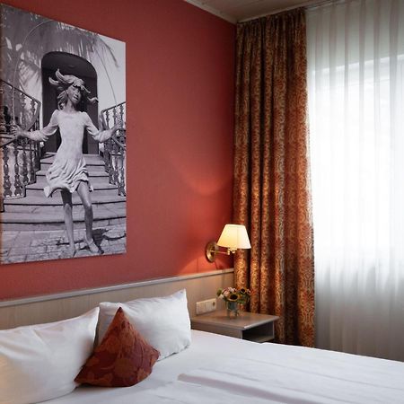 Landhotel 3Kronen Adelsdorf ภายนอก รูปภาพ