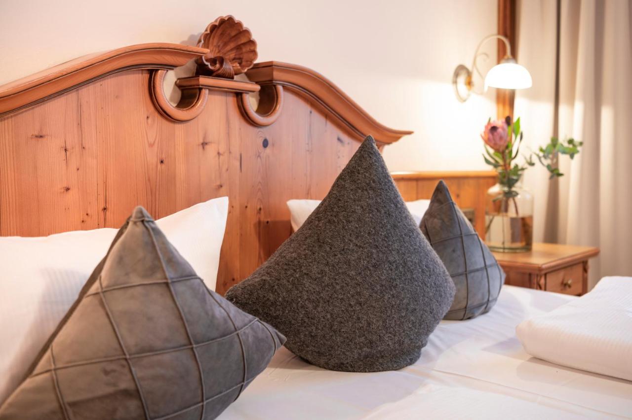 Landhotel 3Kronen Adelsdorf ภายนอก รูปภาพ