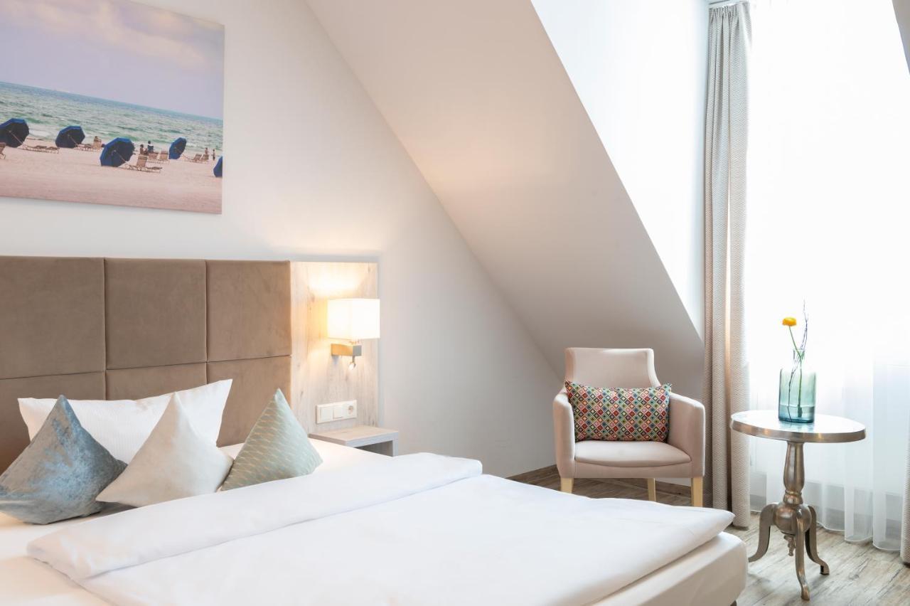 Landhotel 3Kronen Adelsdorf ภายนอก รูปภาพ