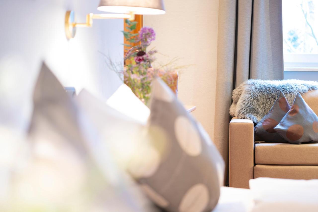 Landhotel 3Kronen Adelsdorf ภายนอก รูปภาพ