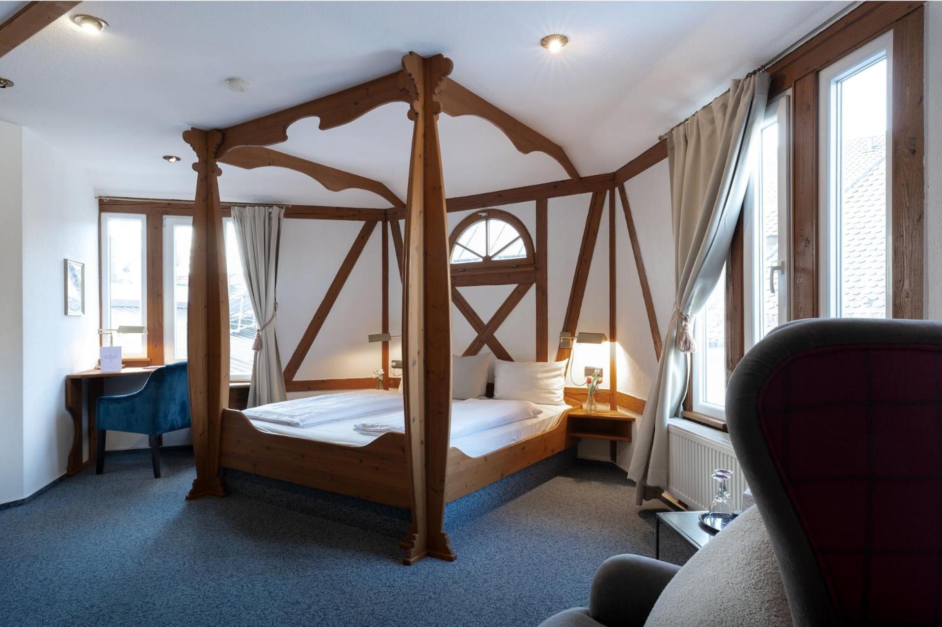 Landhotel 3Kronen Adelsdorf ภายนอก รูปภาพ