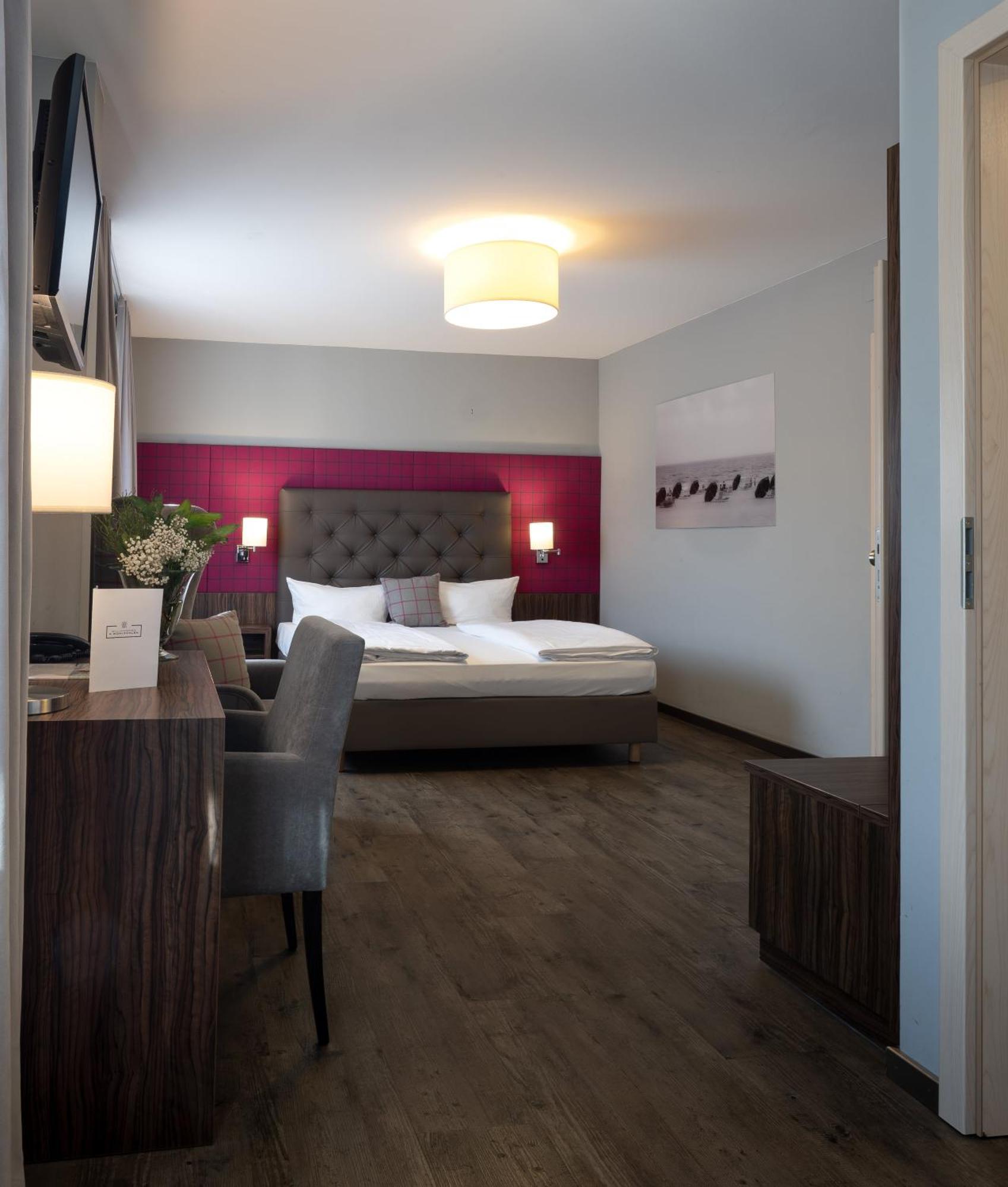 Landhotel 3Kronen Adelsdorf ภายนอก รูปภาพ