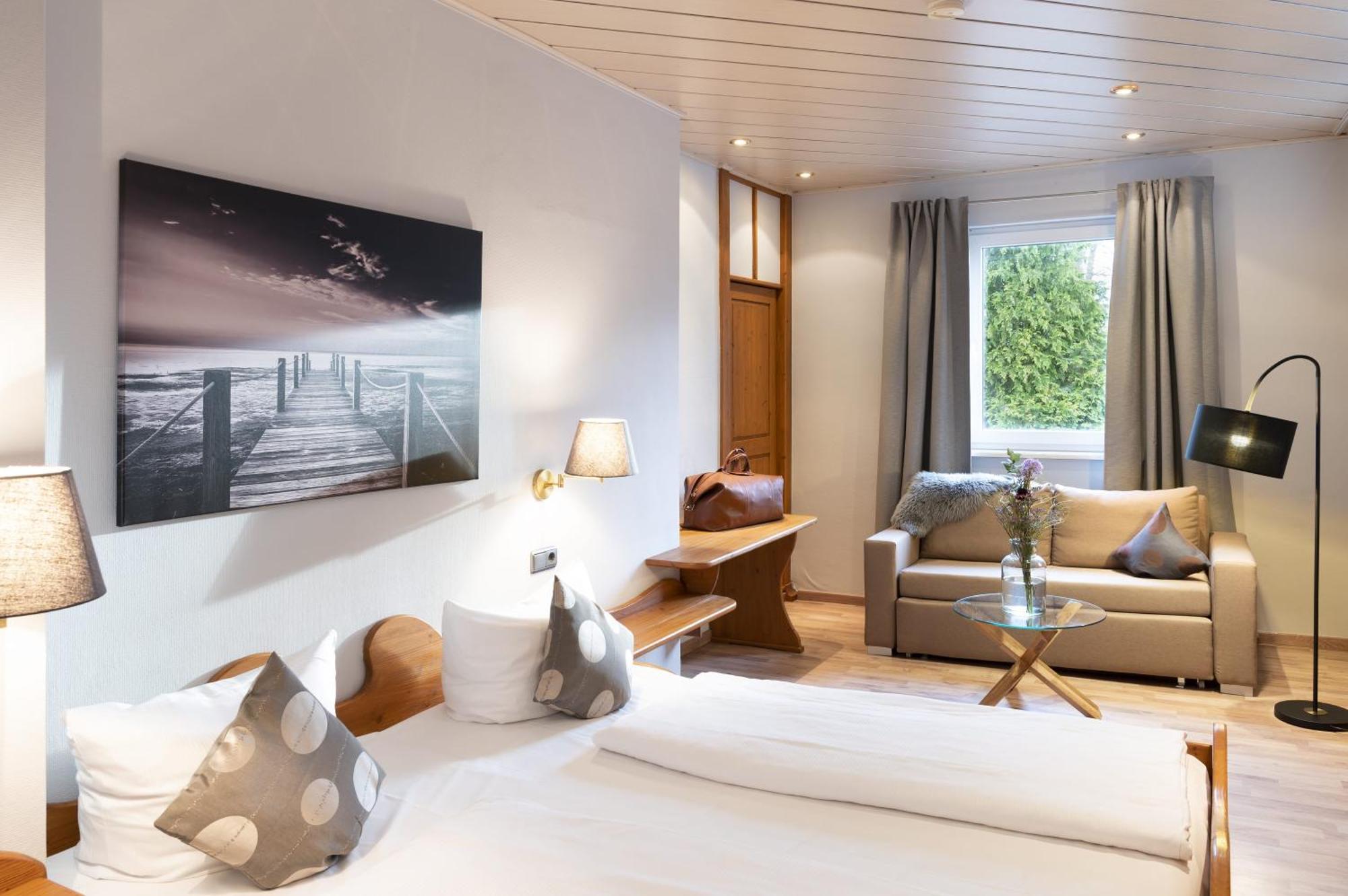 Landhotel 3Kronen Adelsdorf ภายนอก รูปภาพ