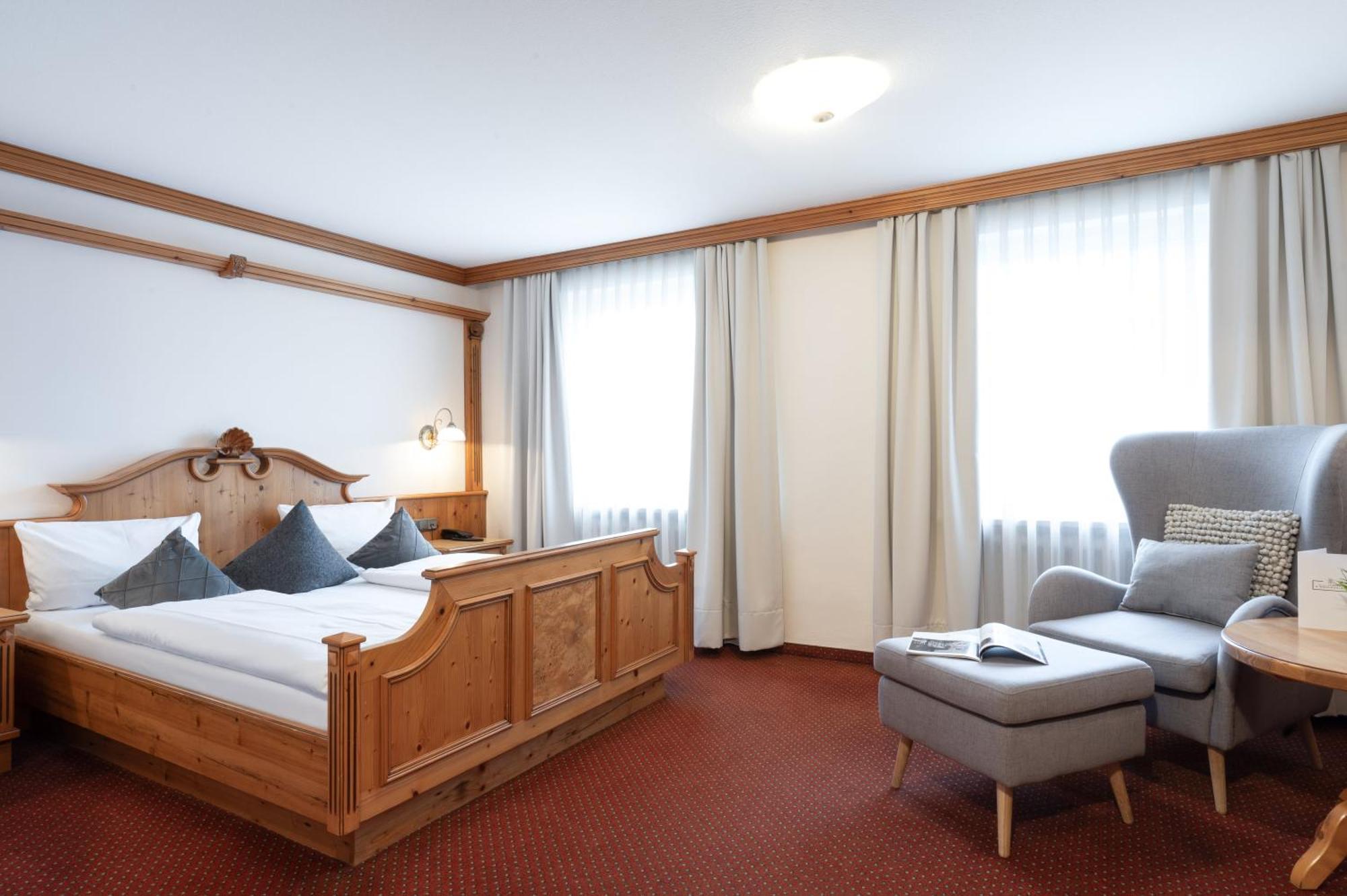 Landhotel 3Kronen Adelsdorf ภายนอก รูปภาพ
