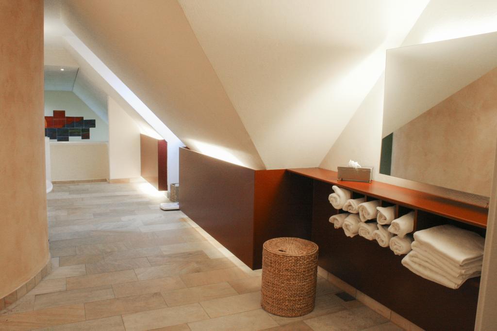 Landhotel 3Kronen Adelsdorf ภายนอก รูปภาพ