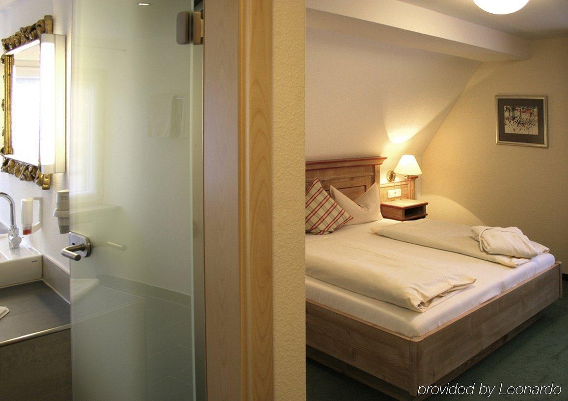 Landhotel 3Kronen Adelsdorf ภายนอก รูปภาพ
